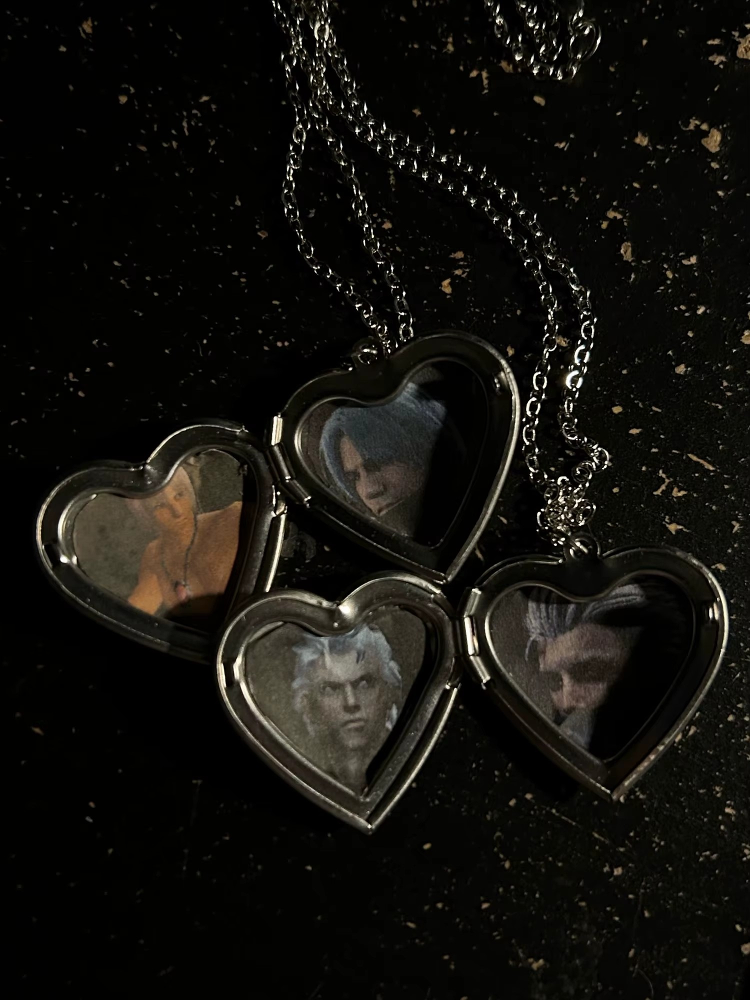 Heart Locket Necklace Photo - Romantyczny wisiorek z medalionem w kształcie